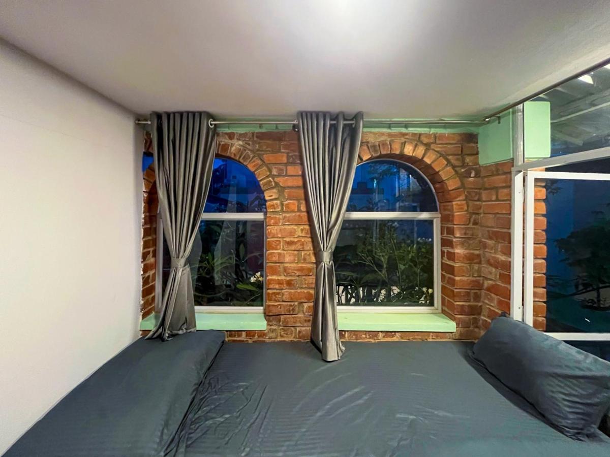 Rahees Bi Roambay - Backpacker Hostel 迈索尔 外观 照片