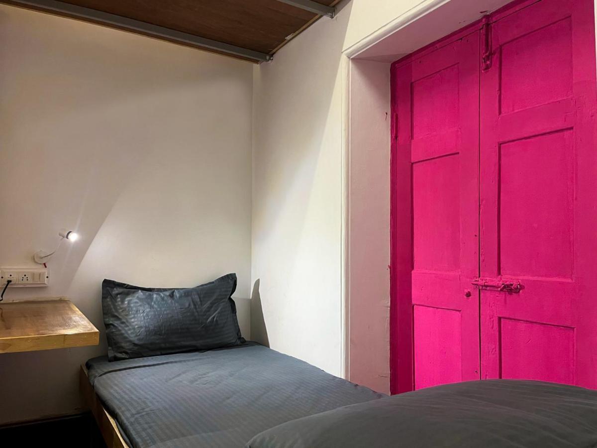 Rahees Bi Roambay - Backpacker Hostel 迈索尔 外观 照片