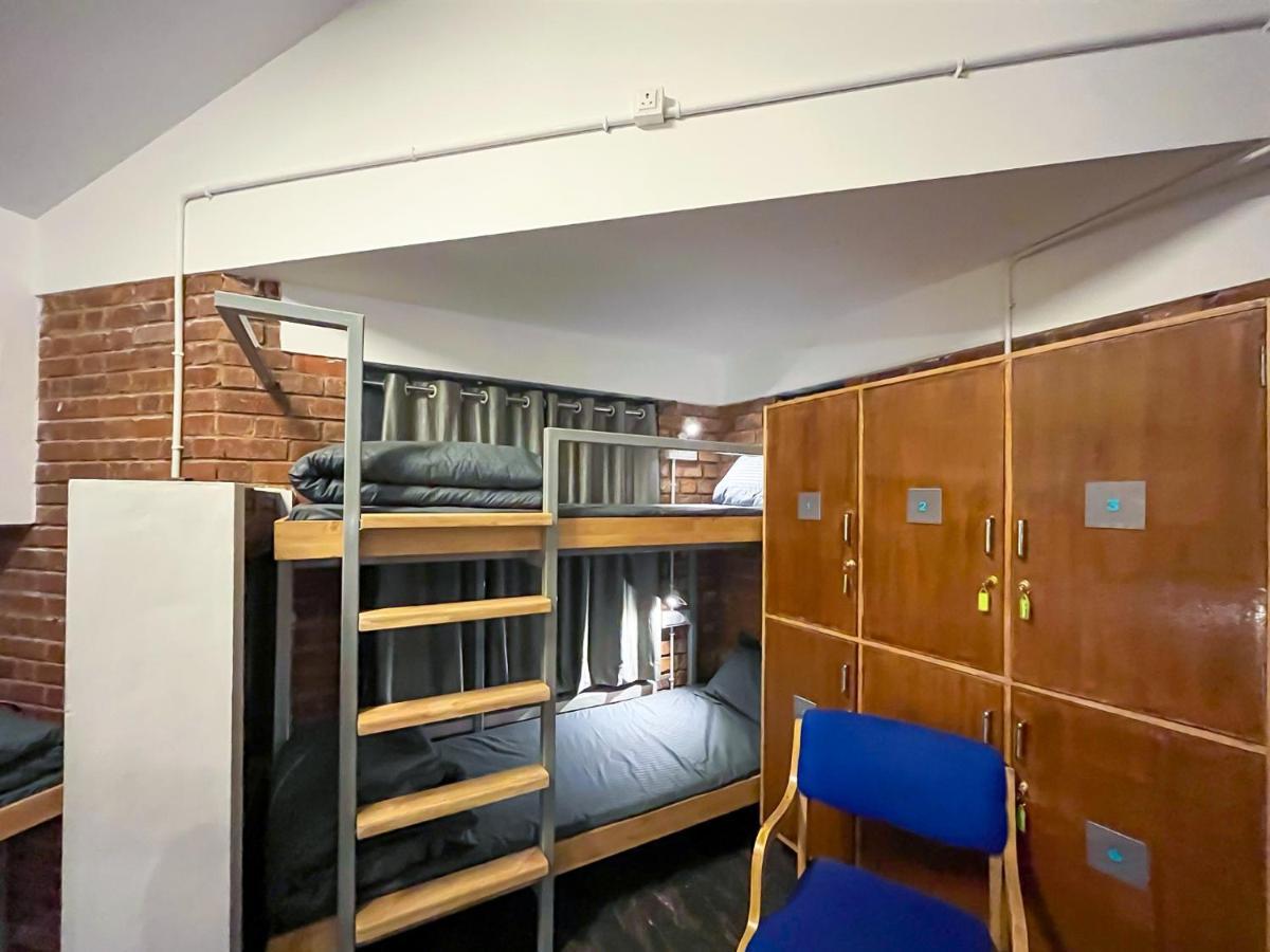Rahees Bi Roambay - Backpacker Hostel 迈索尔 外观 照片