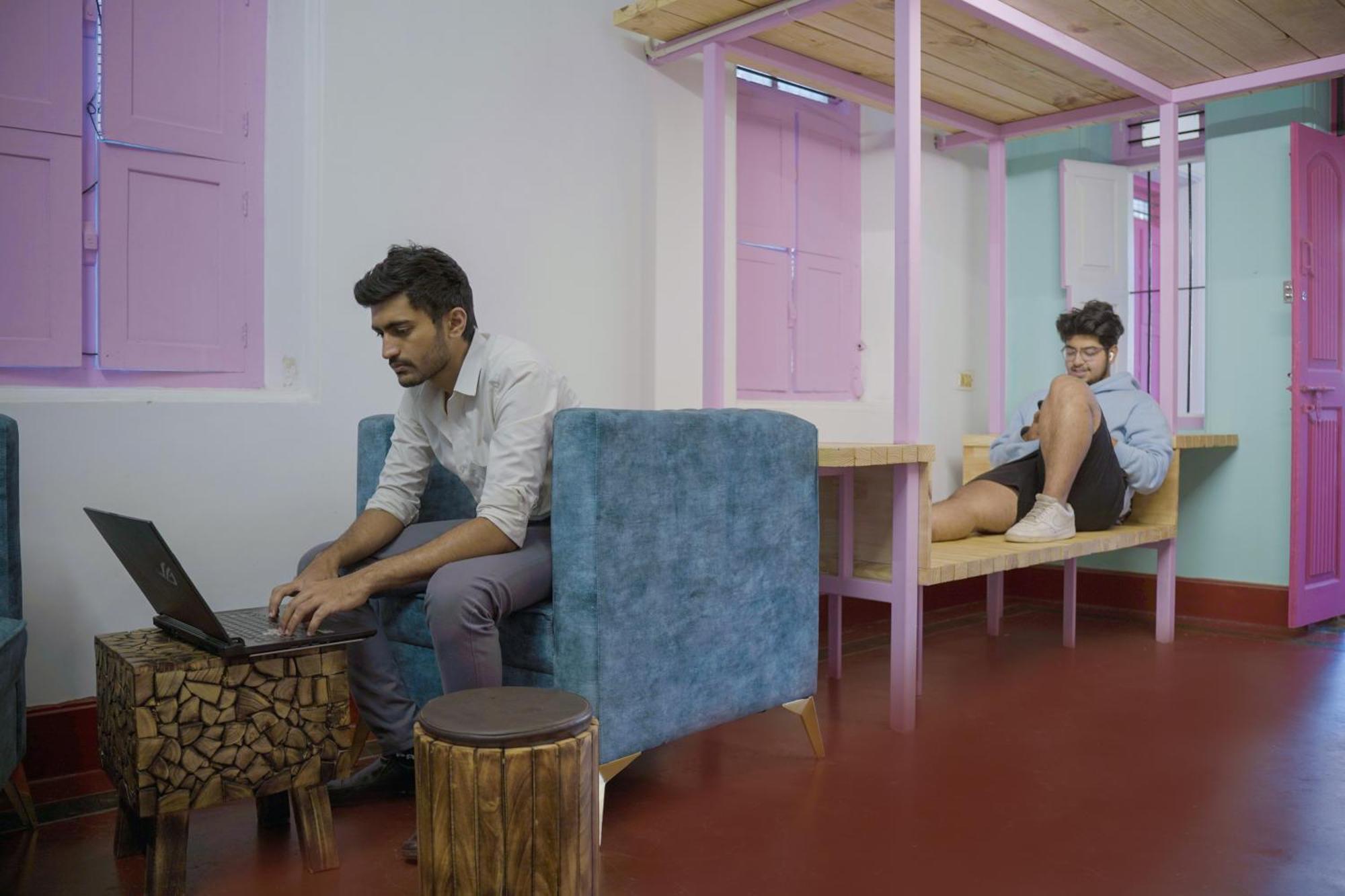 Rahees Bi Roambay - Backpacker Hostel 迈索尔 外观 照片